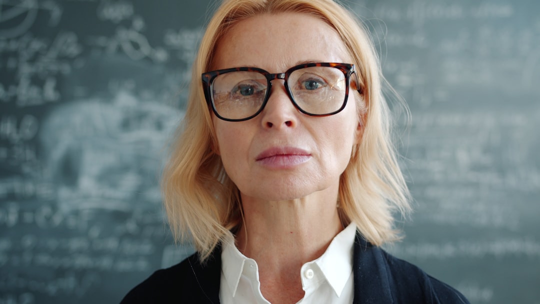 Onbekende telefoonnummers zoals +31 10 808 02 89: zo ga je er veilig mee om